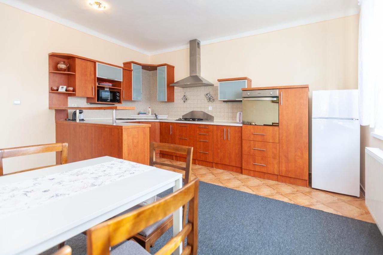 Apartmany Domek U Lesa Bítov Exteriör bild